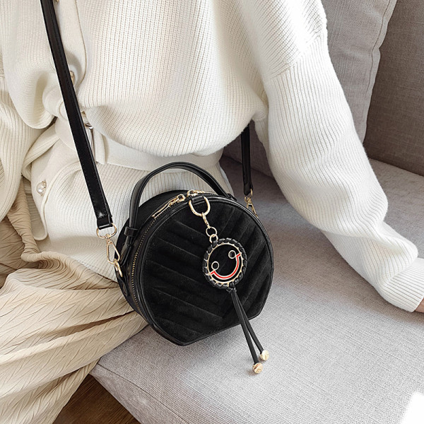 Кръгла дамска чанта от еко велур с две дръжки