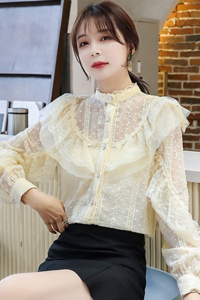 Naiste nööpide ja kõrge kraega pitssärk