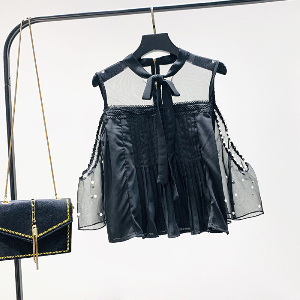 Moderns sieviešu krekls ar ovālu kakla izgriezumu, zīmogveida piedurknēm ar pērlēm un izgriezumiem