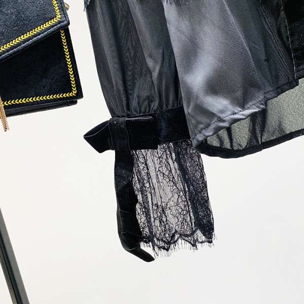 Modern női ing ovális nyakkivágással, hosszú ujjal és csipkével