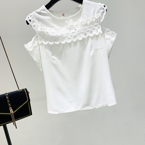 Модерна дамска блуза с овално деколте и изрязани части