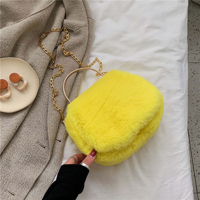 Moderna sieviešu dūnu soma ar garu un īsu metāla rokturi