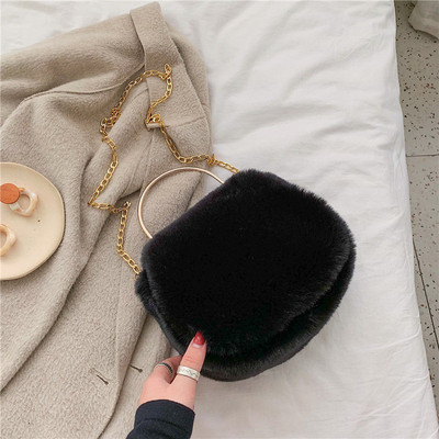 Moderna sieviešu dūnu soma ar garu un īsu metāla rokturi