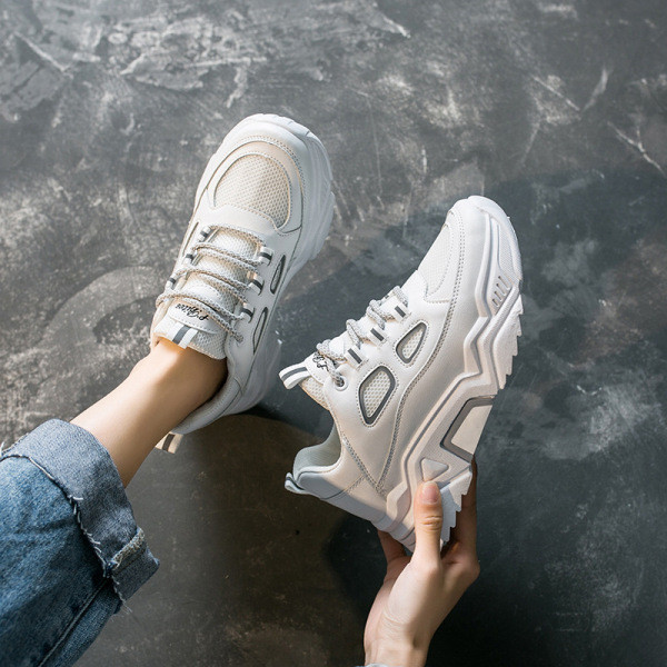 Model nou de adidasi moderni din piele ecologica cu sireturi