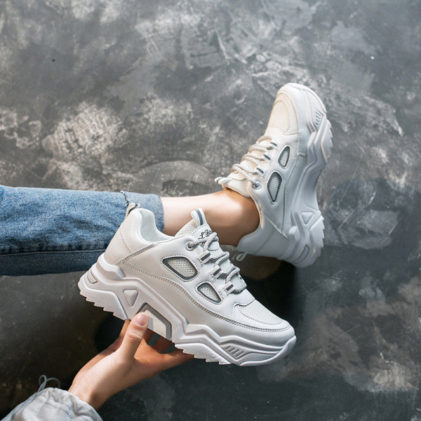 Model nou de adidasi moderni din piele ecologica cu sireturi