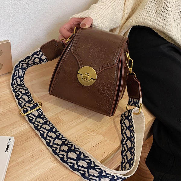 Moteriška rankinė iš eko odos su ilga rankena