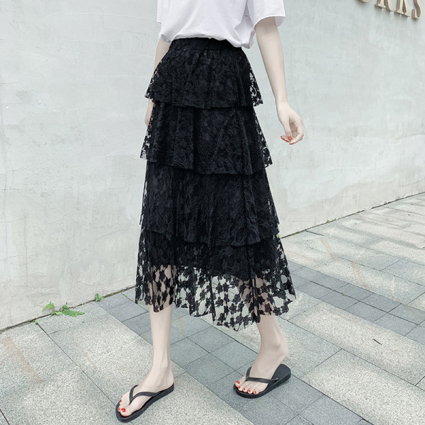 Nėriniuotas sijonas aukštu liemeniu