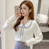 Dabartiniai moteriški marškiniai su sagutėmis ir špicine iškirpte