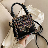 Stílusos női táska fém rögzítéssel és két fogantyúval