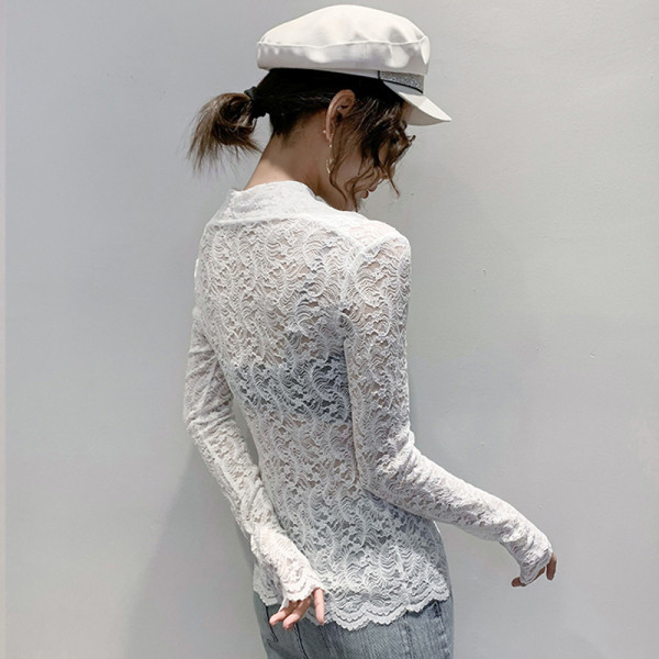 Stilinga moteriška nėriniuota palaidinė su špico iškirpte