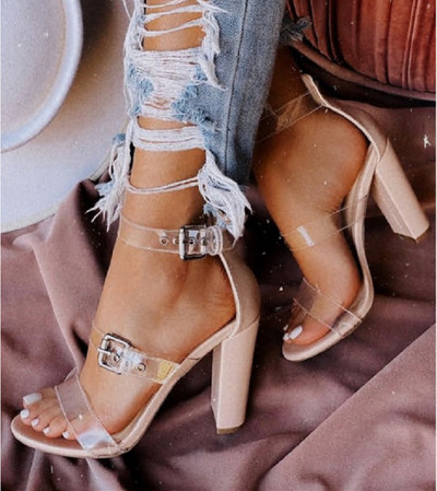 Jauns modernu sieviešu sandaļu modelis ar silikona lencēm un augstpapēžu kurpēm