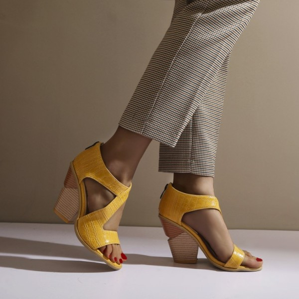 Modern női szandál eko bőrből, 10 cm-es sarokkal