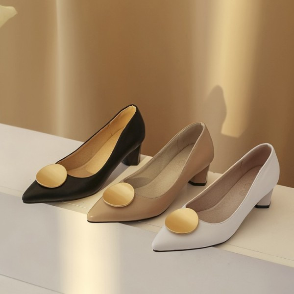 Ikdienas sieviešu apavi ar zemu papēžu smailu modeli