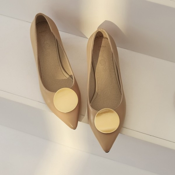 Ikdienas sieviešu apavi ar zemu papēžu smailu modeli