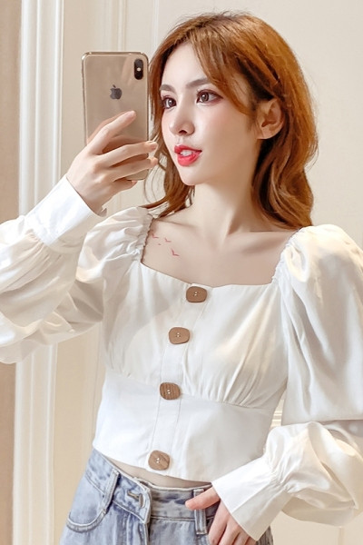 Cămașă scurtă casual de damă, cu nasturi și decolteu pătrat