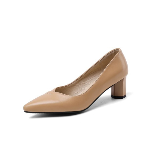 Ādas kurpes ar zemu papēžu smailu modeli