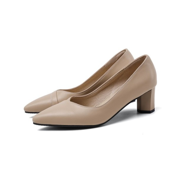 Ādas kurpes ar zemu papēžu smailu modeli