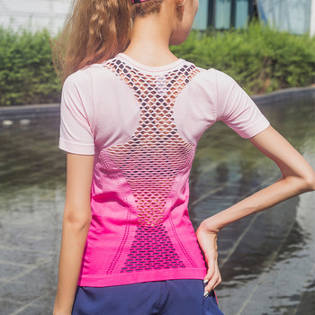 Γυναικείο αθλητικό μπλουζάκι σε λαμπερά χρώματα