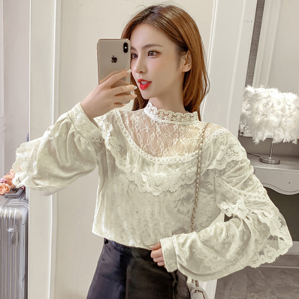 Ретро кадифена дамска риза с полувисока яка и дантелени елементи 