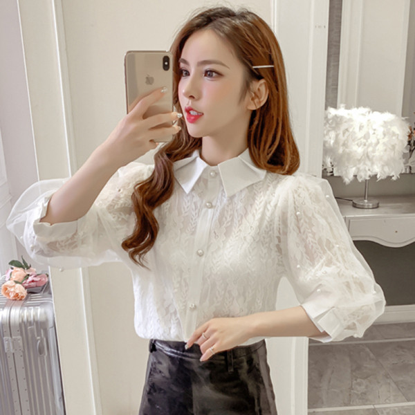 Retro stila sieviešu krekls ar klasisku apkakli un platām piedurknēm