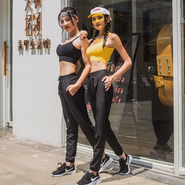 Melnas sporta bikses ar augstu elastīgu vidukli un sietu