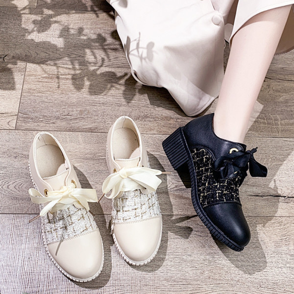 Alkalmi női cipő szatén fűzővel