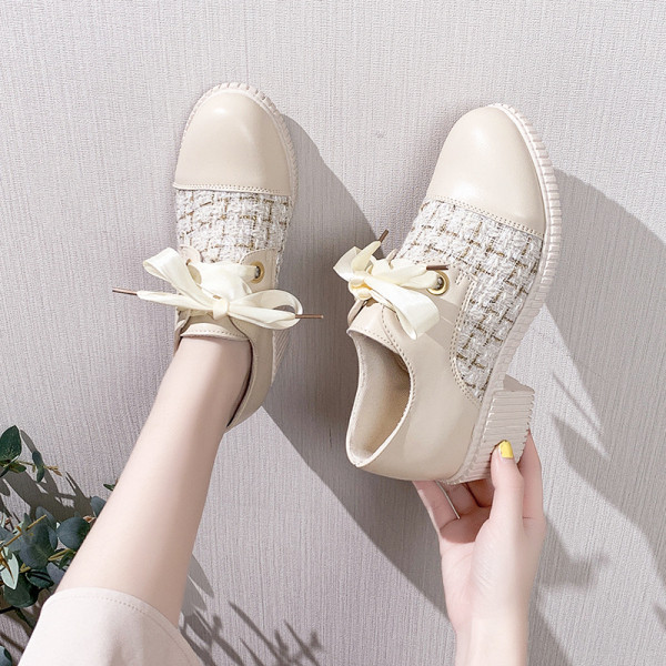 Alkalmi női cipő szatén fűzővel