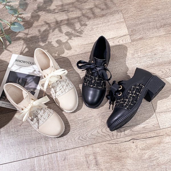 Alkalmi női cipő szatén fűzővel