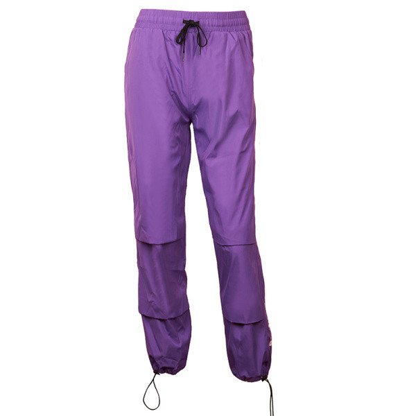 Plataus modelio sportinės moteriškos kelnės su elastiniu juosmeniu ir užrašais