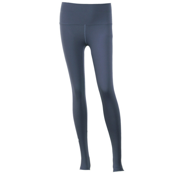 Kõrge vöökoha ja lõikega kontsaga naiste spordisääred