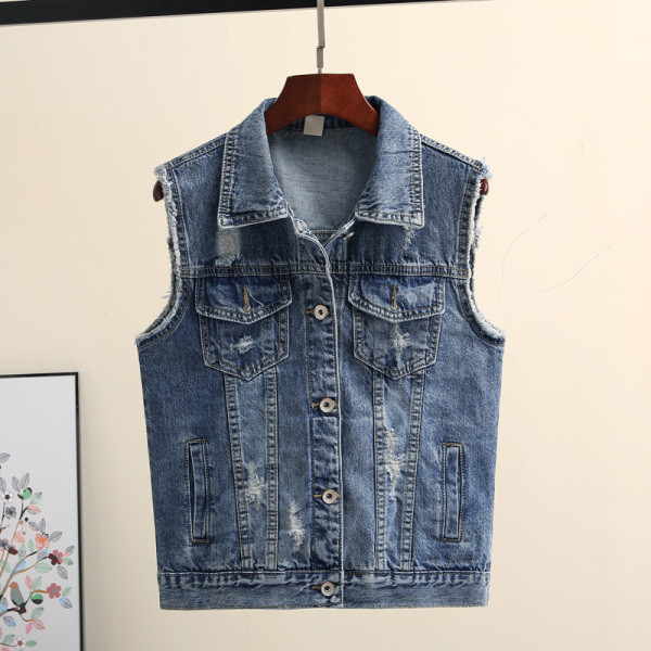 Jauns sieviešu džinsa vestes modelis ar saplēstiem motīviem un klasisku apkakli