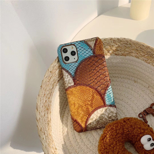 Cieta aizmugure iPhone 11 Pro Max ar izšuvumu