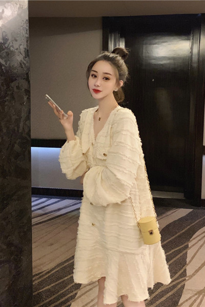 Широка дамска ретро рокля с копчета и шпиц деколте 