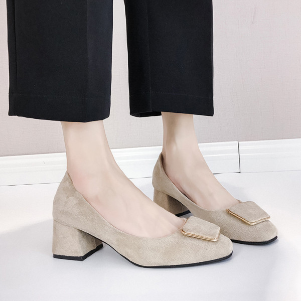 Sieviešu zamšādas kurpes ar biezu papēdi un sprādzi - divi modeļi