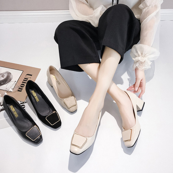 Sieviešu zamšādas kurpes ar biezu papēdi un sprādzi - divi modeļi