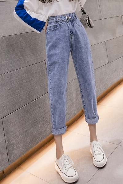 Ženske ležerne traperice - ravni model s visokim strukom i metalnim ukrasom