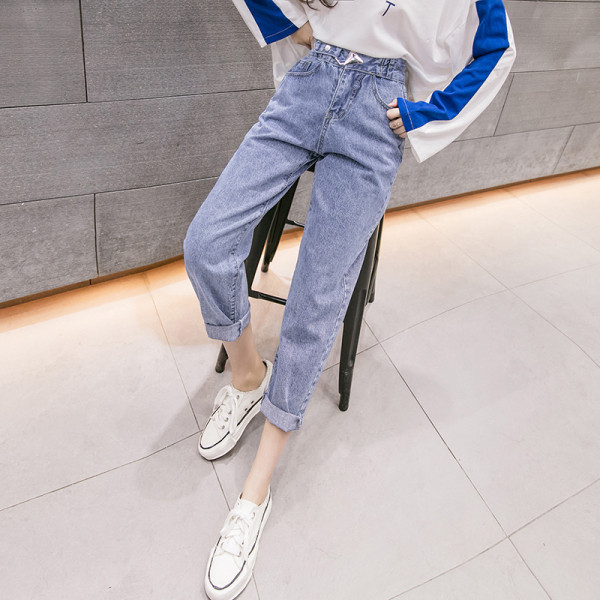 Ženske ležerne traperice - ravni model s visokim strukom i metalnim ukrasom