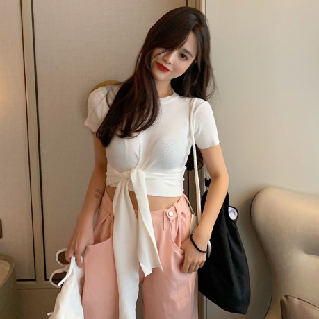 Jauna modeļa pieguloša sieviešu blūze ar īsām piedurknēm un vidukļa saitēm