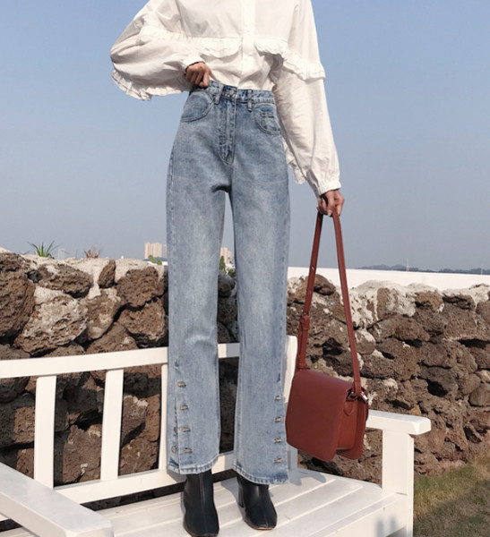 Női farmer széles modell magas derékkal és gombokkal