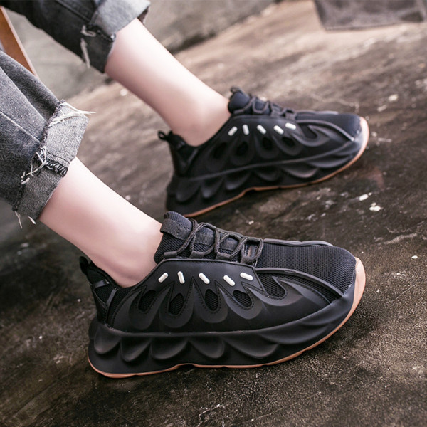 Laisvalaikiai moteriški sportbačiai aukštu grubiu padu