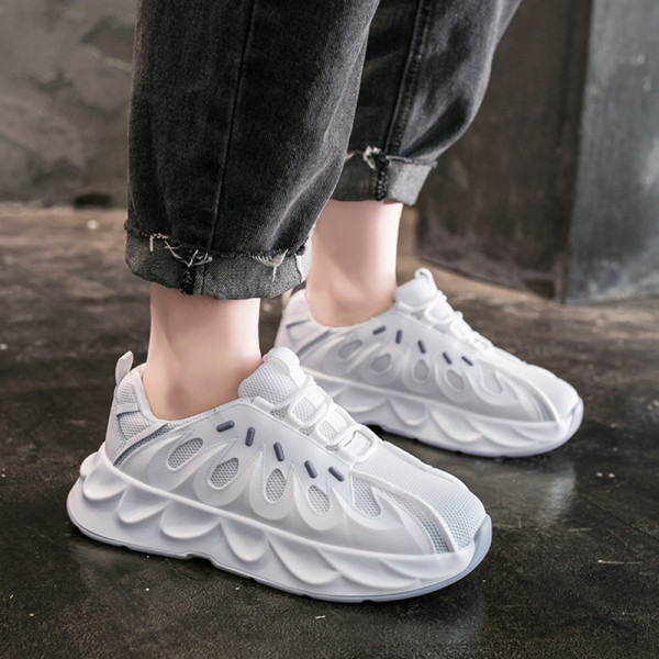 Laisvalaikiai moteriški sportbačiai aukštu grubiu padu