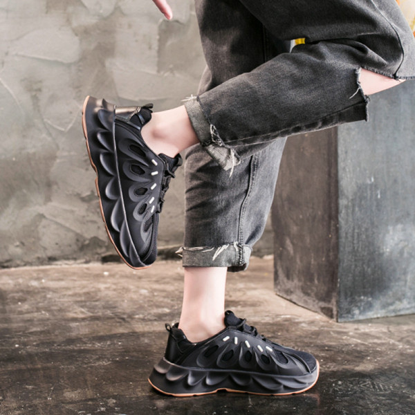 Laisvalaikiai moteriški sportbačiai aukštu grubiu padu