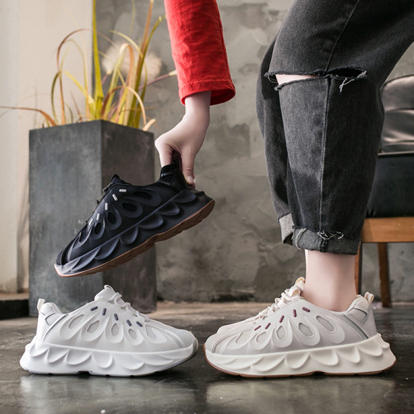 Laisvalaikiai moteriški sportbačiai aukštu grubiu padu