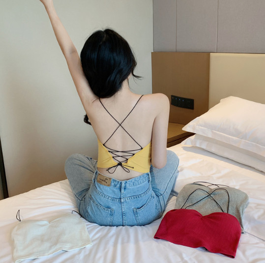 Jauns ikdienas krūštura modelis ar spilventiņiem un plānām saitēm