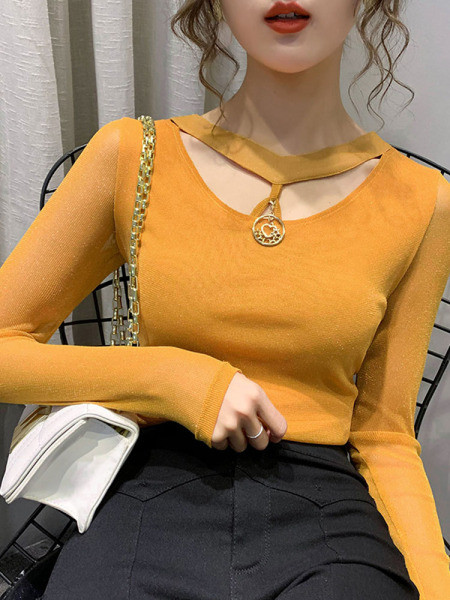 Дамска ежедневна блуза с лъскави частици и метална декорация