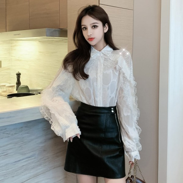 Moderns sieviešu krekls ar fliteriem un mežģīņu elementiem