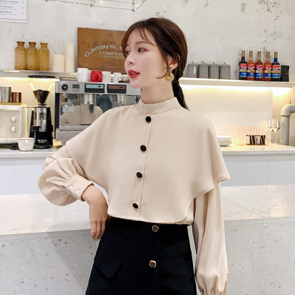 Sieviešu krekls ar pusaugstu apkakli un pogām