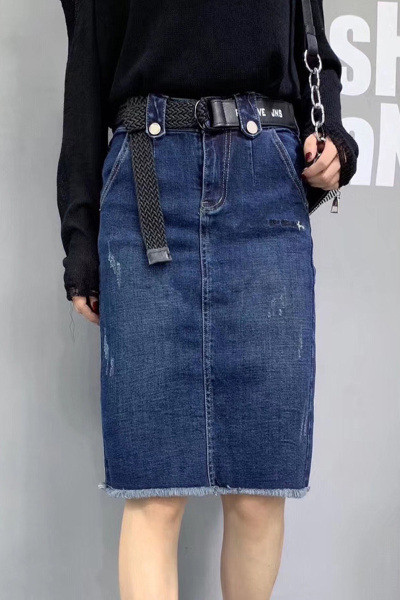 Jauna modeļa sieviešu džinsa svārki ar kabatām un saplēstiem motīviem