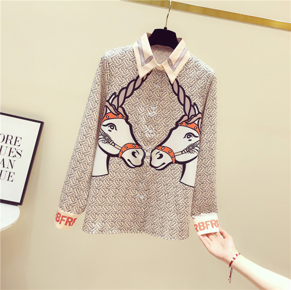 Модерна дамска риза с апликация и класическа яка