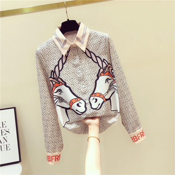 Модерна дамска риза с апликация и класическа яка